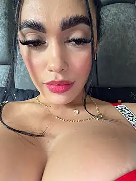 Snapshot of emma_andrew1 chatting on July 12, 7:16 pm emma andrew1 online show from July 12, 7:16 pm
