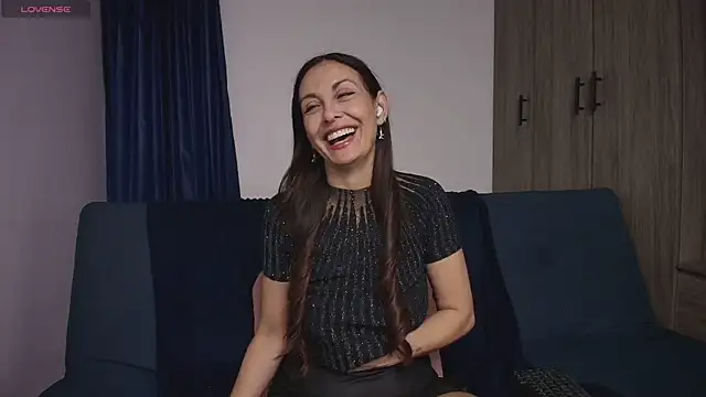 Snapshot of Swetisabella01 chatting on May 16, 12:40 am Swetisabella01 online show from May 16, 12:40 am