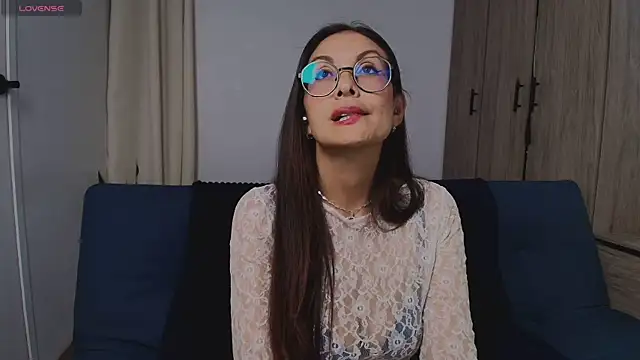 Snapshot of Swetisabella01 chatting on July 28, 8:52 pm Swetisabella01 online show from July 28, 8:52 pm