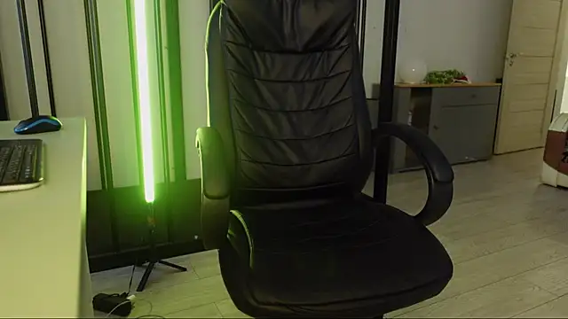 Snapshot of Tommy_Burnz chatting on January 9, 9:37 am Tommy Burnz online show from January 9, 9:37 am