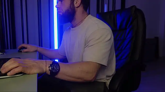 Snapshot of Tommy_Burnz chatting on January 10, 2:46 am Tommy Burnz online show from January 10, 2:46 am