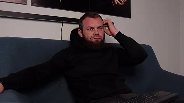 Snapshot of Tommy_Burnz chatting on January 29, 9:33 am Tommy Burnz online show from January 29, 9:33 am