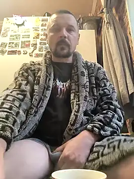 Snapshot of DanielOhCool chatting on October 9, 6:33 am DanielOhCool online show from October 9, 6:33 am