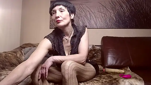 Snapshot of ElizabethLong chatting on May 18, 6:47 pm ElizabethLong online show from May 18, 6:47 pm
