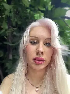 LaraHollywood online show from August 3, 11:37 am