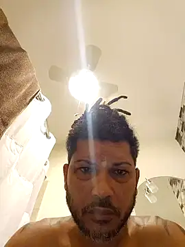 Snapshot of tropikboy chatting on March 17, 9:55 am tropikboy online show from March 17, 9:55 am