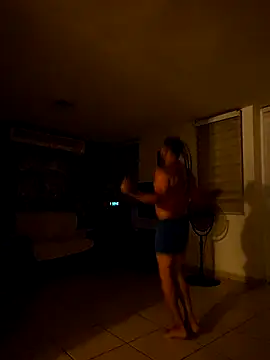 Snapshot of tropikboy chatting on October 29, 9:55 am tropikboy online show from October 29, 9:55 am