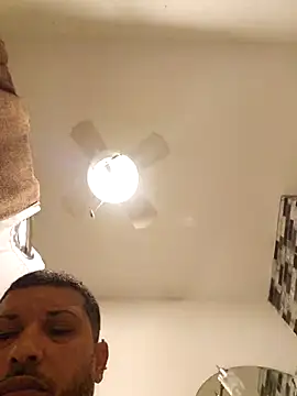 Snapshot of tropikboy chatting on November 4, 9:52 am tropikboy online show from November 4, 9:52 am