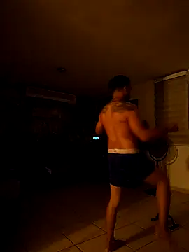 Snapshot of tropikboy chatting on November 5, 9:53 am tropikboy online show from November 5, 9:53 am