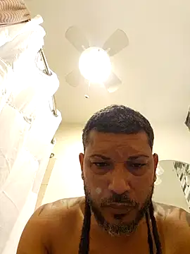 Snapshot of tropikboy chatting on November 10, 10:03 am tropikboy online show from November 10, 10:03 am