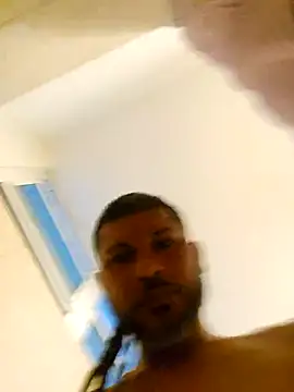 Snapshot of tropikboy chatting on November 12, 10:37 am tropikboy online show from November 12, 10:37 am