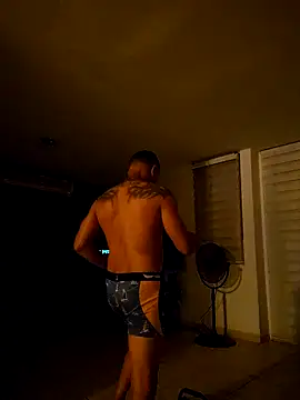 Snapshot of tropikboy chatting on November 24, 9:42 am tropikboy online show from November 24, 9:42 am