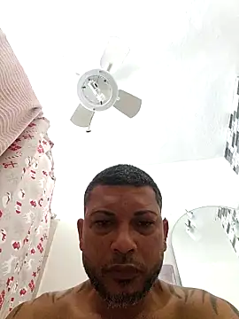 Snapshot of tropikboy chatting on November 28, 12:41 pm tropikboy online show from November 28, 12:41 pm