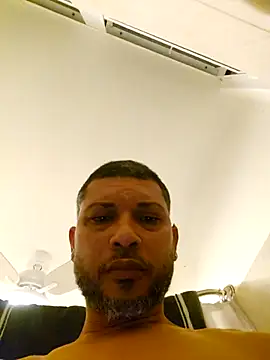 Snapshot of tropikboy chatting on December 4, 10:02 am tropikboy online show from December 4, 10:02 am