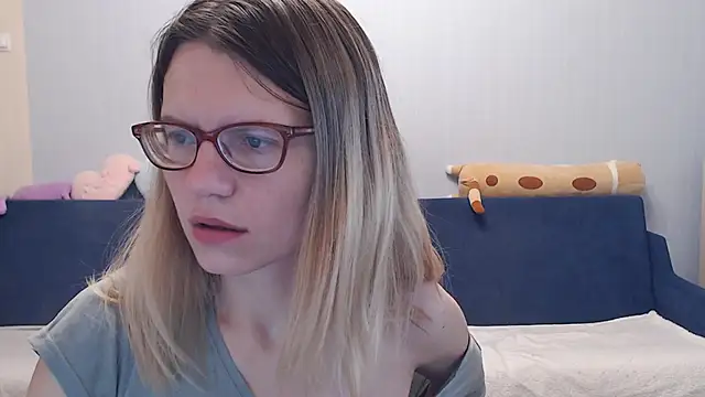 Snapshot of night_is_dark chatting on November 2, 2:41 pm night is dark online show from November 2, 2:41 pm