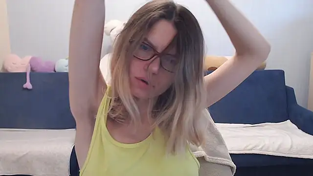 Snapshot of night_is_dark chatting on November 7, 2:06 pm night is dark online show from November 7, 2:06 pm