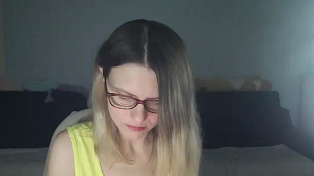 Snapshot of night_is_dark chatting on December 4, 10:29 pm night is dark online show from December 4, 10:29 pm