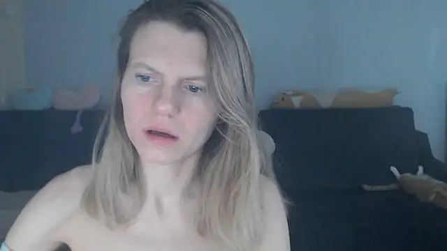 Snapshot of night_is_dark chatting on March 9, 9:52 pm night is dark online show from March 9, 9:52 pm