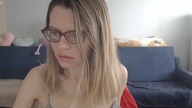 Snapshot of night_is_dark chatting on March 24, 12:54 pm night is dark online show from March 24, 12:54 pm