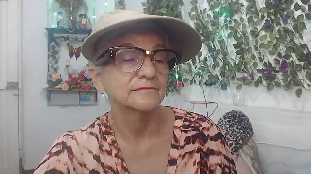 FunnyGrandma online show from December 11, 1:47 am