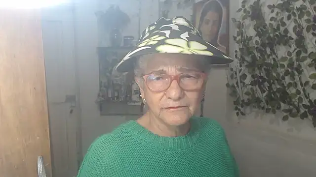 FunnyGrandma online show from June 4, 10:38 pm