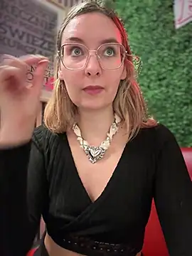 The Snowwhitee online show from December 7, 9:39 am