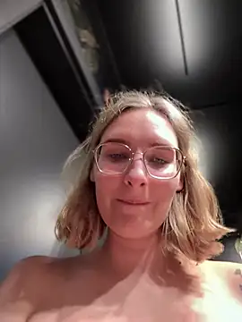 The Snowwhitee online show from December 20, 10:22 pm