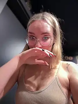 The Snowwhitee online show from January 1, 9:07 am