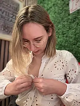 The Snowwhitee online show from January 14, 9:24 am