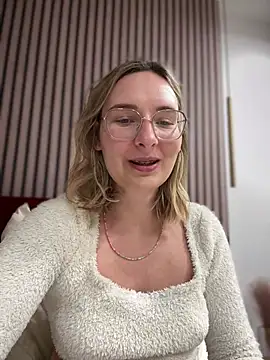 The Snowwhitee online show from February 2, 5:37 pm