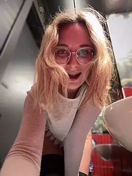 The Snowwhitee online show from February 3, 10:11 pm