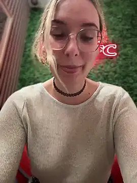 The Snowwhitee online show from February 13, 10:33 pm