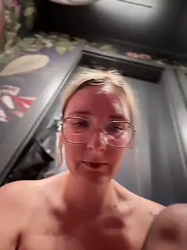 The Snowwhitee online show from February 18, 10:25 pm