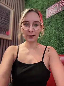 The Snowwhitee online show from February 22, 9:01 am