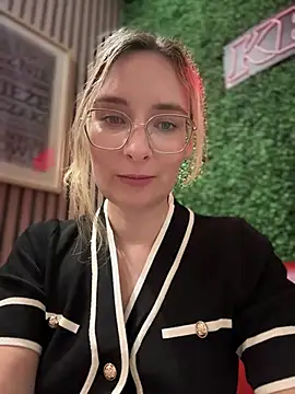 The Snowwhitee online show from March 13, 10:21 pm