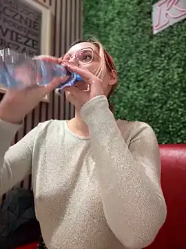 The Snowwhitee online show from March 18, 7:10 pm