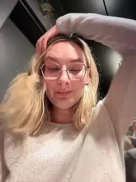 The Snowwhitee online show from March 19, 7:06 pm