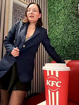 The Snowwhitee online show from October 22, 8:25 am