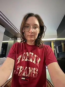 Snapshot of The_Snowwhitee chatting on May 3, 4:13 pm The Snowwhitee online show from May 3, 4:13 pm