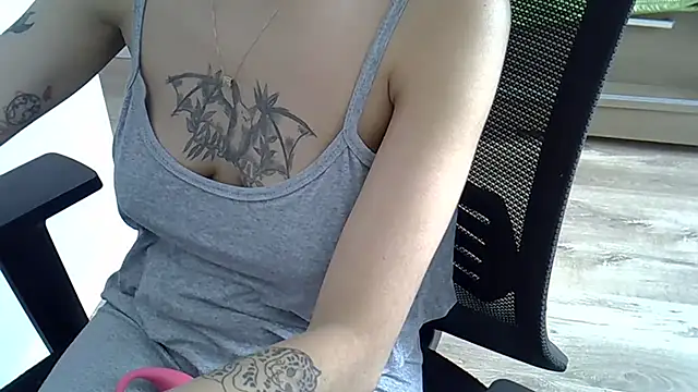 Snapshot of blackmodel chatting on December 18, 1:23 pm blackmodel online show from December 18, 1:23 pm