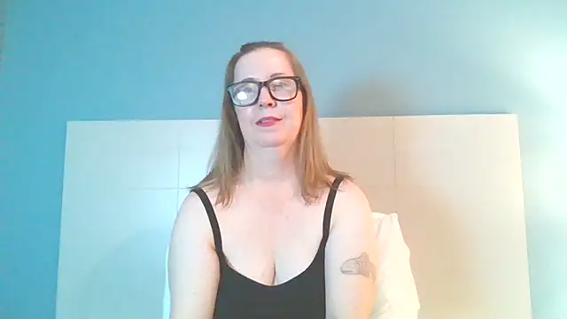 SweetandNaughty1 online show from January 1, 4:39 am