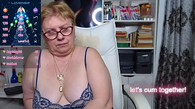 Snapshot of Mella4you chatting on December 9, 4:26 pm Mella4you online show from December 9, 4:26 pm