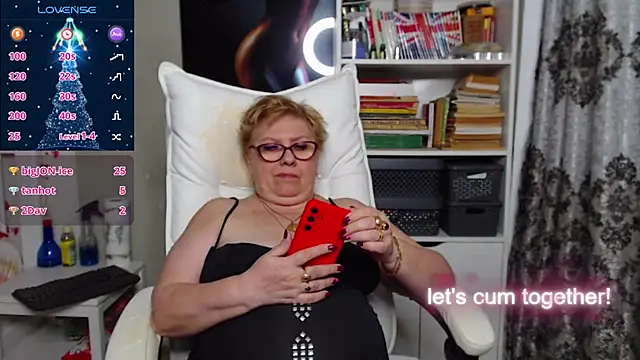 Snapshot of Mella4you chatting on December 12, 11:18 am Mella4you online show from December 12, 11:18 am