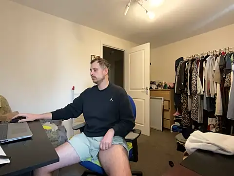 Snapshot of Kramer023 chatting on February 17, 1:53 pm Kramer023 online show from February 17, 1:53 pm