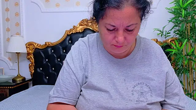 Snapshot of AleshaArabian chatting on June 16, 1:08 am AleshaArabian online show from June 16, 1:08 am