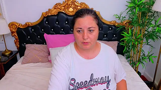 Snapshot of AleshaArabian chatting on July 7, 8:02 pm AleshaArabian online show from July 7, 8:02 pm