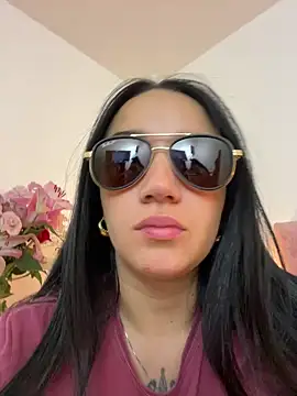 Snapshot of EmmyEvans1 chatting on February 22, 10:52 pm EmmyEvans1 online show from February 22, 10:52 pm