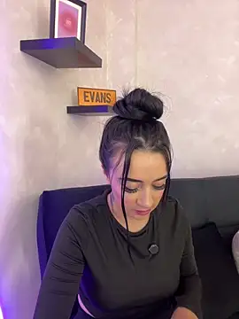 Snapshot of EmmyEvans1 chatting on September 19, 7:36 pm EmmyEvans1 online show from September 19, 7:36 pm