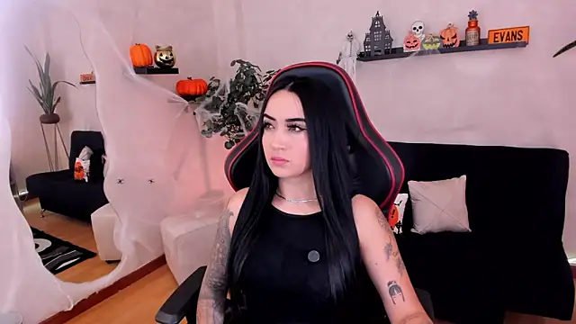 Snapshot of EmmyEvans1 chatting on October 11, 7:34 pm EmmyEvans1 online show from October 11, 7:34 pm