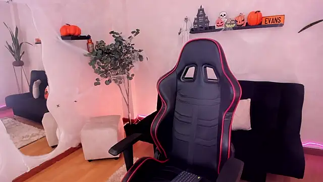 EmmyEvans1 online show from October 28, 8:11 pm